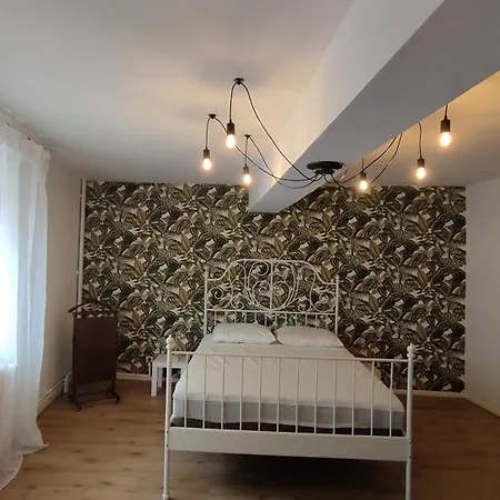 Casa de Férias Maison De Village Attention Reservation Possible Uniquement Sur L'annonce Maison Spacieuse 2 A 8 Personnes *